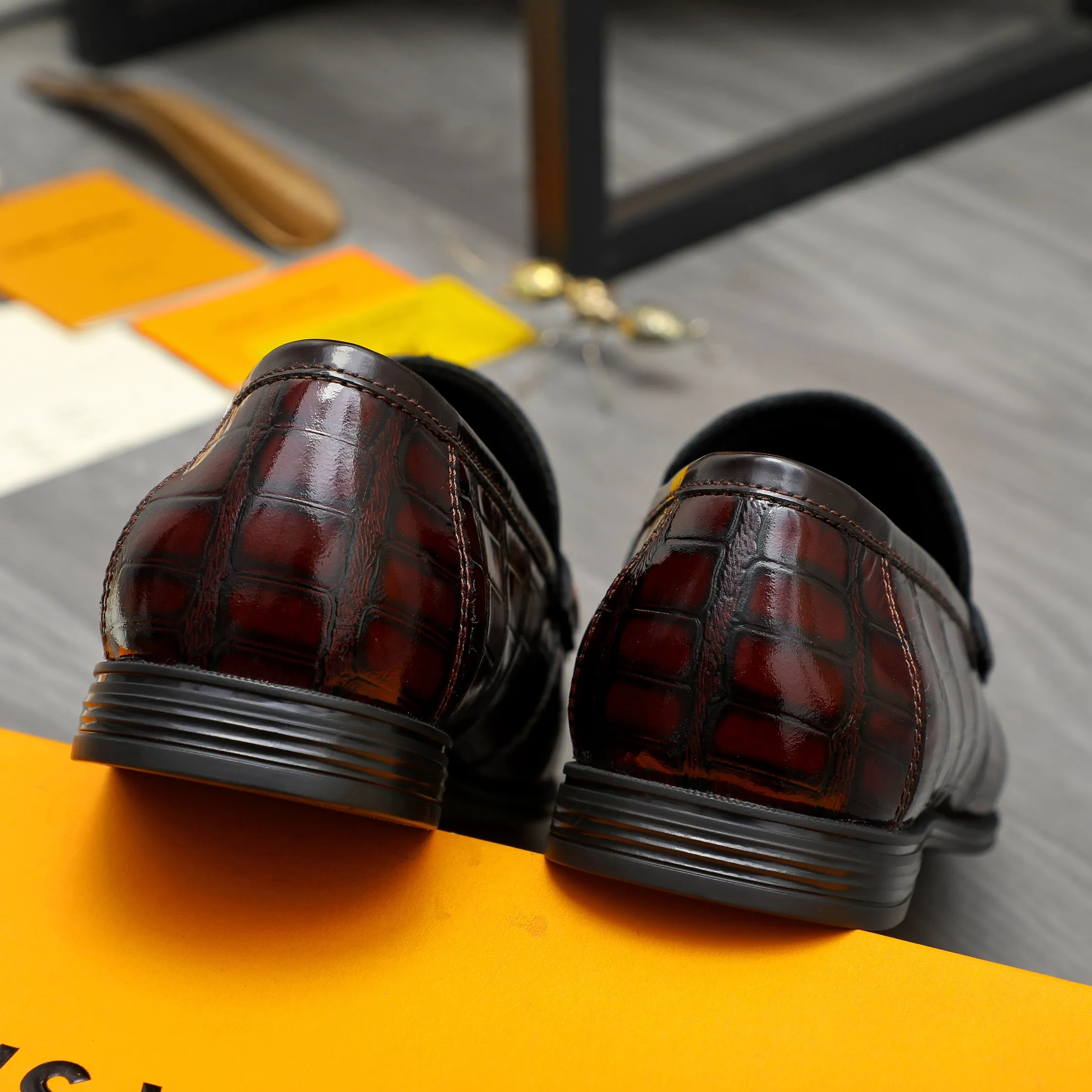 Men's shoes 💰p442 Product trademark: LV (Louis Vuitton) business slip-on leather shoes. Regular size: 38-46 (45.46 is custom-made and non-refundable) Product material: Selected high-quality stone grain cowhide upper, cowhide lining, rubber outsole